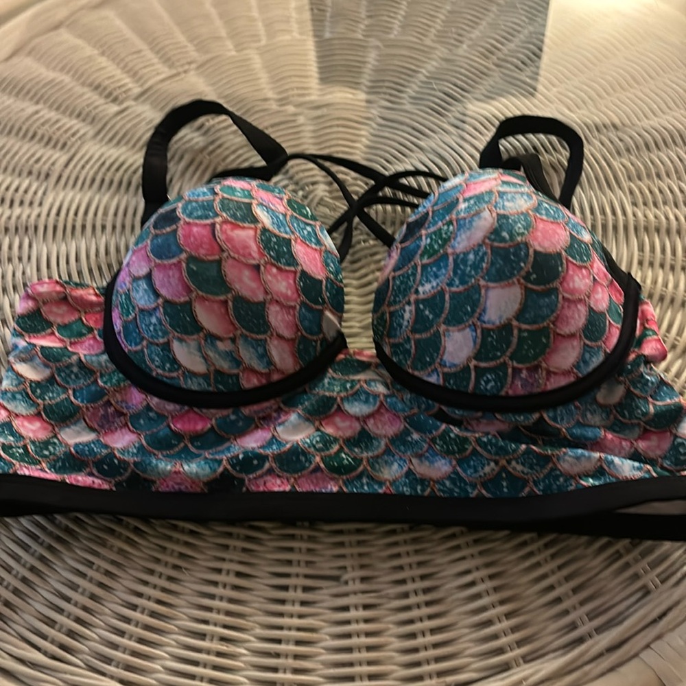 Mermaid Style Bathing Suit Top. Great with solid bikini bottom. Lightly padded